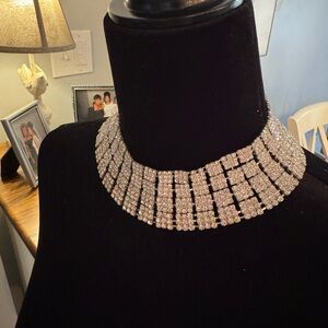 Beautiful rhinestone collar necklace